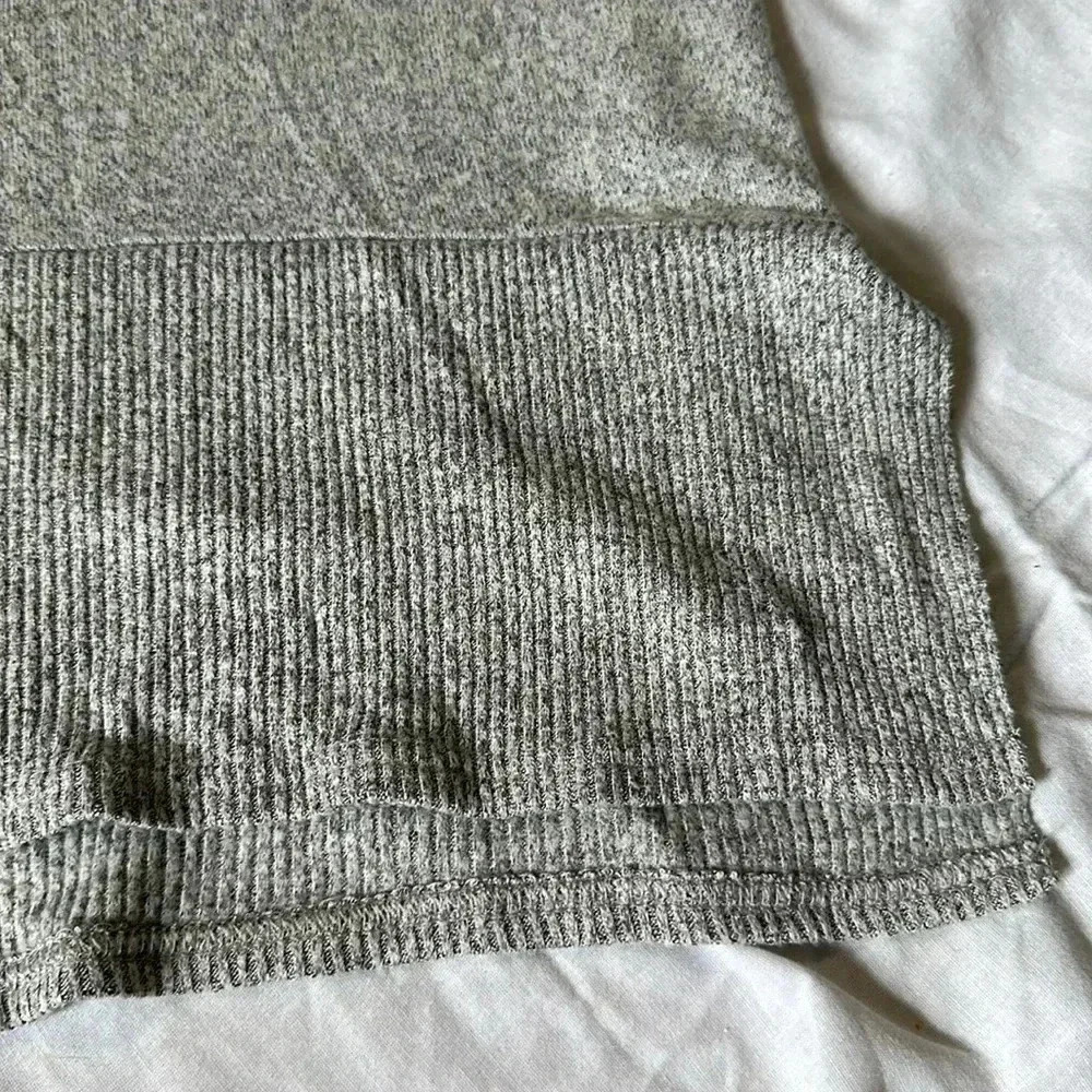 American Eagle Medium Oversized long sleeve super soft Gray NWT - Picture 5 of 5